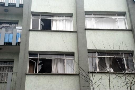 skişehir'de parfümeri dükkanında patlama meydan geldi. Ana cadde üzerindeki dükkan yerle bir oluken olay yeri savaş alanına döndü