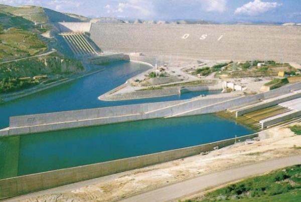 ■ 2010'da GAP Bölgesi, 5,2 milyar dolarlık ihracatı ile 113 milyar dolarlık Türkiye ihracatının yaklaşık yüzde 4,5'ini gerçekleştirdi. 2011 Ocak-Şubat döneminde gerçekleştirilen ihracat 940 milyon dolar oldu. <br /><br />