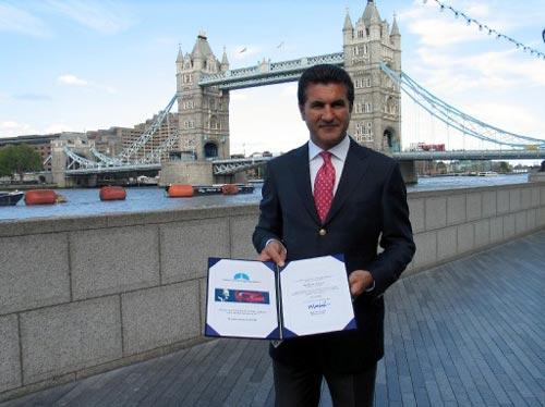 Mustafa Sarıgül, Londra'nın Türk asıllı yeni Belediye Başkanı Boris Johnson'a kutlama ziyaretinde bulundu.