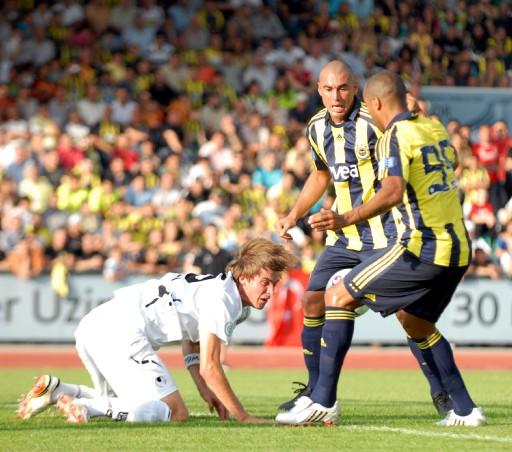 Sezon hazırlıklarını Almanya'da sürdüren Fenerbahçe, ilk hazırlık maçında Almanya Bölgesel Lig takımlarından SSV 1846 ULK'yı gol yağmuruna tuttu.