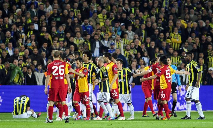 *Fenerbahçe'nin Kadrosu: İlk 15 dakika; Alex,Sow,Stoch,Emre,Christian... Son 75 dakika; Yusuf,Yusuf,Yusuf,Yusuf,Yusuf...