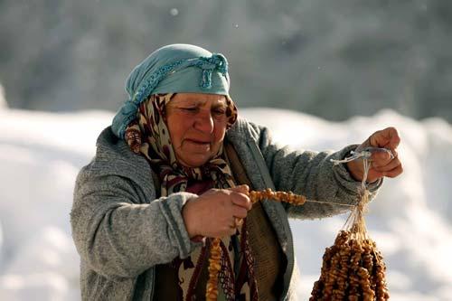 Bünyamin Aygünün önemli kaynak eseri; Gümüşhane, estetik kaygının oldukça yoğun hissedildiği bir çalışma. Bir fotoğraf kitabı olarak eser, dört mevsimi kapsayan ve hava fotoğraflarını da içine alan bir ilk eser...