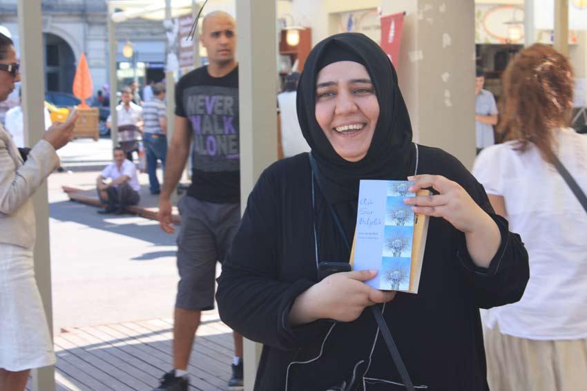 Aradığını bulan kitap severlerin sevinçleri görülmeye değerdi...