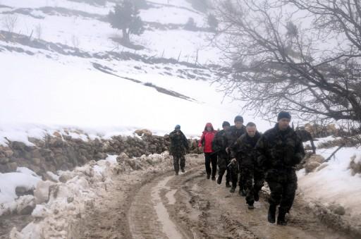 BBP lideri Yazıcıoğlu'nu taşırken düşen hekikoptere ulaşma çabaları aralıksız sürüyor. Helikopter için adeta bir ordu seferber edildi...