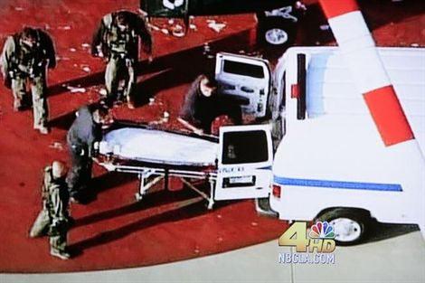 Dün hayatını kaybeden dünyanın en büyük pop sanatçısı Michael Jackson'un ölmeden biraz önceki hali objektiflere böyle yansıdı.