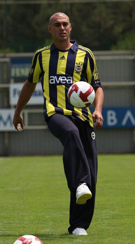 Fenerbahçe, Sivasspor'dan transfer ettiği savunma oyuncusu Fabio Alves Da Silva (Bilica) ile 3 yıllık sözleşme imzaladı. Bilica, Fener'i kariyerinin doruk noktası olarak gösterdi.