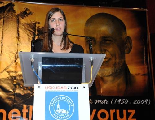 Metenin diğer kızı Fatma Berra Mete sözlerine babasını anlatmanın çok güç olduğunu, babasının kendilerine ilk olarak sevmeyi öğrettiğini, zira sevmeyi bilmeyenin insanlığı da anlayamayacağını, çok değer verdiği Hakkın yanına onun sevgisi ile gittiğini ifade etti.