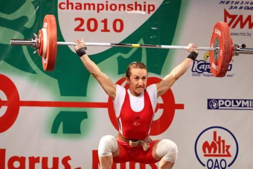 Belarus'un başkenti Minsk'deki Avrupa 89. Erkekler ve 23. Bayanlar Büyükler Halter Şampiyonasında Türkiye, takım halinde 2. olmuştu. 53 kiloda Aylin Daşdelen, silkmede 120 kilo kaldırışıyla Avrupa rekoru kırmış ve 3 altın madalya kazanmıştı.