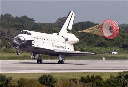 Amerikan uzay mekiği Endeavour, Dünya yörüngesinde 350-400 kilometre yükseltide yapımı süren Uluslararası Uzay İstasyonuna (UUİ) kenetli 16 günlük görevini tamamlayarak Yer'e indi.