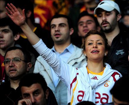 Geçen hafta şampiyonluğa havlu atan G.Saray, UEFA umutlarını sürdürmek istiyordu. Ancak Hacettepe hesapları alt-üst etti.