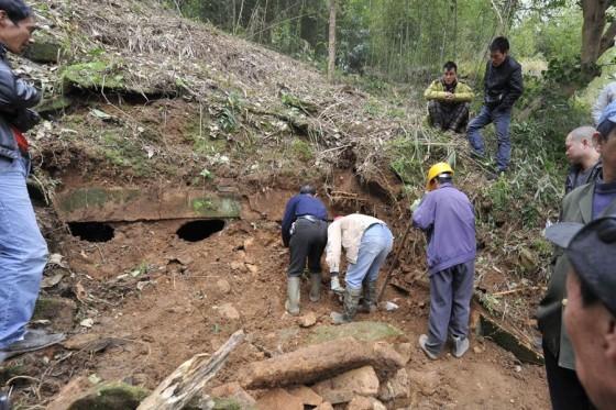 Uzmanlar, o dönemde bu saç şeklinin zorunlu olduğunu, buna uymayan erkeklerin ve saçları bu şekilde kesmeyen berberlerin "ihanet"le suçlandıklarını belirtiyorlar.