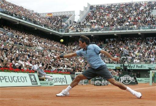 Roland Garros'u hiç kazanamamış 13 Grand Slam şampiyonu Roger Federer, hayatının en büyük hayalini gerçekleştirip daha önce 3 kez finalde Nadal'a yenildiği Fransa Açık'ta şampiyon oldu...