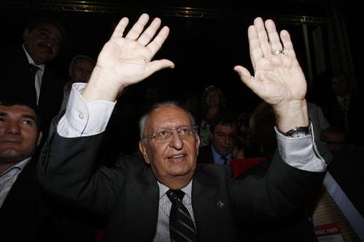 Demokrat Parti bugün yeni liderini seçiyor. Son Başkan Süleyman Soylu'nun karşısında Hüsamettin Cindoruk ve Mehmet Ali Bayar var. Cindoruk'u Demirel, Soylu'yu Çiller destekliyor