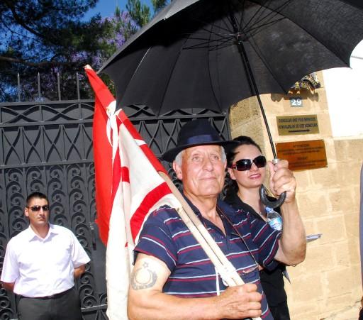 KKTC'de, ATAD Kararını Kınama Platformu, ATAD'ın Orams davasına ilişkin kararını kınamak amacıyla düzenlediği eylemde, İngiliz Yüksek Komiserliği ile AB ve BM yetkililerine muhtıra verdi.