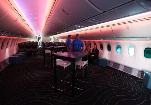 Dubai Havacılık Fuarı, Orta Doğu'da  havacılık sektöründe yapılan en büyük fuarlardan biri olarak biliniyor. Fuara her yıl 50 ülkeden yaklaşık 1.000 katılımcı, 55.000 'den fazla misafir ve ziyaretçi katılıyor.