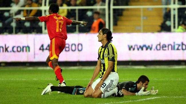 1.78 metre boyunda ve 77 kilogram ağırlığında olan Julius Aghahowa, Shakthar Donetsk, Dinamo Kiev ve Wigan Athletic'de oynadı. Nijeryalı yıldız kariyerinin en parlak dönemini yaklaşık 7 yıl formasını giydiği Shakthar Donetsk'de yaşadı