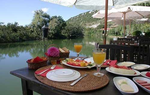 Ağvayı ziyaret, tekne turuna katılmak, balık yemek.