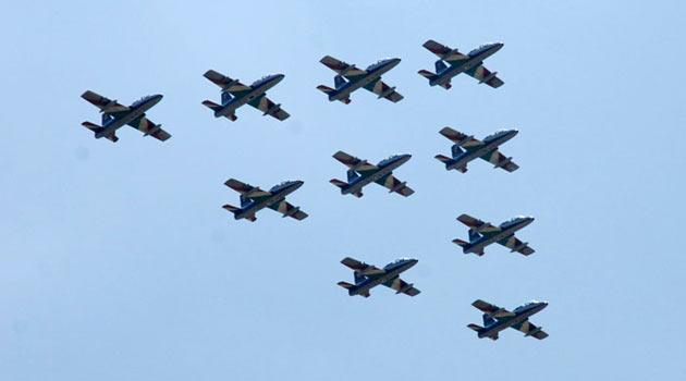 Türk Hava Kuvvetleri'nin 100. yılı nedeniyle 20 ülkeden 99 uçağın yer aldığı İzmir'deki hava gösterisine 32 yıl aradan sonra İranlı bir askeri yetkili de davet edildi.