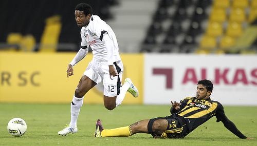 ABDUL KADER KEİTA

Abdul Kader Keita'yı Galatasaray'dan hatırl
ıyoruz. Futbola kariyer değil de 'para peşinde' başlayan Keita, genç yaşında Katar'ın AlAin takımına transfer oldu. Avrupa'ya Asya üzerinden geçiş yapan Keita, 2002-05 AlSadd yıllarından sonra Lille ve Lyon takımlarının formasını giydikten sonra Galatasaray'a geldi. Para tatlı gelmiş olacak ki, Keita yeniden AlSadd takımının yolunu tutarak, Galatasaray'a 2010'da veda etti.