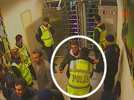 F.Bahçe, Sivasspor ile yaptıkları maçta, tribünde çıkan kavgada iki kişiyi bıçaklayan şahsın, güvenlik kameraları fotoğraflarını yayınladı. Kulüpten şok bir açıklama daha geldi.