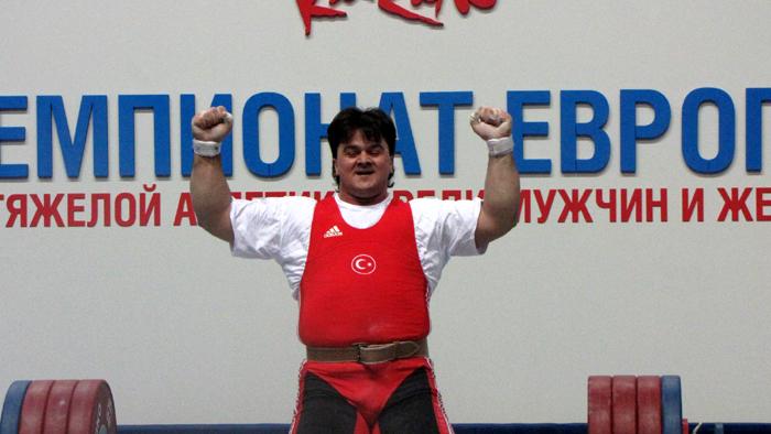 Bünyamin Sudaş +105 Kg'da önce koparmada 6. oldu, madalya alamadı