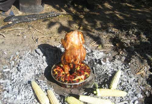 Tavuğu pişirdiğiniz ateşin közünde ister mısır pişirin, ister çay demleyin...