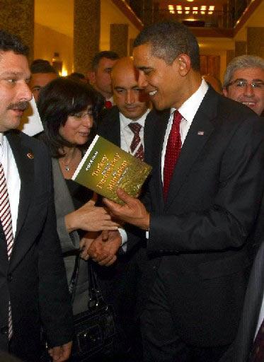 Resmi bir ziyaret için Türkiye'de bulunan ABD Başkanı Obama, TBMM Genel Kurulunda milletvekillerine hitap etti. Obama TBMM'de konuşan 29. devlet başkanı oldu.