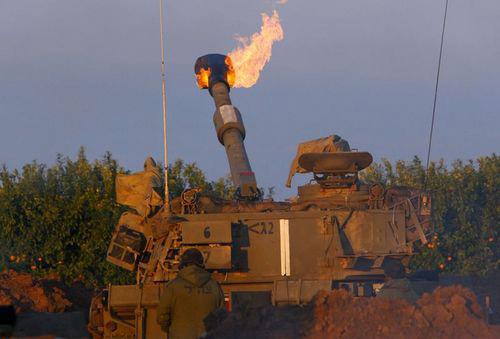 İsrail'in Gazze Şeridi'ni karadan ve havadan ablukaya aldı. Tanklar şehir merkezini bombalıyor. Sivil halk korku ve dehşet içinde...