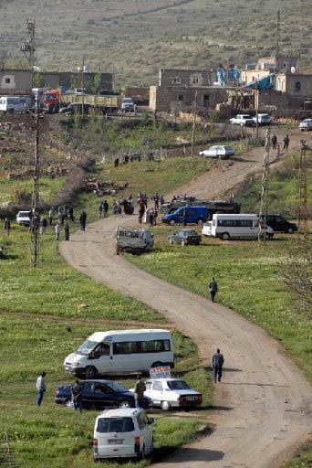 Mardin'in Mazıdağı ilçesine bağlı Bilge Köyündeki silahlı saldırıda yaşamını yitirenler için köyde mezar kazılıyor. 44 cesedin otopsilerine başlandı. Köyden ağıtlar yükseliyor.