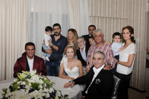 <P><BR> İbrahim Tatlıses hastane odasında Ayşegül Yıldız'la evlendi