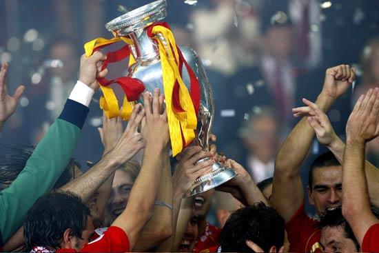 13. Avrupa Futbol Şampiyonası'nda şampiyonluğu, Avusturya'nın başkenti Viyana'daki final maçında Almanya'yı 1-0 yenen İspanya, 2. kez kazandı.