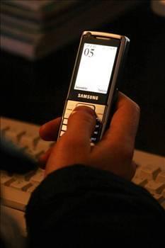 Operatör: Avea

Tarife: Avea Basın

Aylık sabit ücret: 12,12 TL

Grup içi konuşma: 2500 dk

Her yöne: 0,3 TL

Şebeke içinde: 0,3 TL

Sabit Telefon: 0,3 TL

Yurtiçi SMS: 0,4 TL

Yurtdışı SMS: 0,4 TL