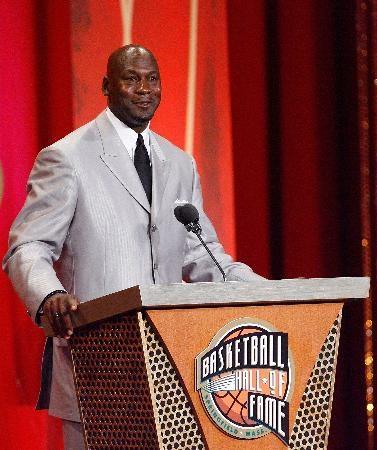 Basketbolun efsane ismi Michael Jordan Naismith Memorial Basketball Hall of Famee kabul töreninde oldukça duygusal anlar yaşadı.