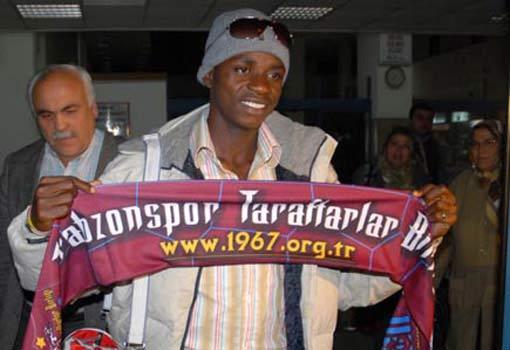 1990 yılında doğan genç futbolcu, ön libero mevkiinde görev yapıyor. Burundi Milli Takımı'nda da forma giyen Faty Papy,  Burundi Premier Ligi takımlarından İnter Star Bujumbura'dan Trabzonspor'a transfer edildi.
