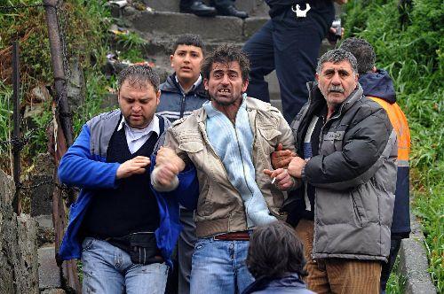 İstanbul'da yağış heyelan getirdi. Seyrantepe'de çöken gecekonduda aynı aileye mensup 7 kişiden bir çocuk öldü, 3'ü çocuk 5 kişi ise yaralandı. Gecekondunun çevresindeki evler boşaltıldı.