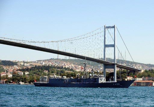 "Güçlü Ordu Güçlü Türkiye" sloganını benimseyen TSK bu yılki 30 Ağustos Zafer Bayramı'nı görkemli bir törenle kutladı. Donanma İstanbul Boğazı'nda resmi geçit töreni yaptı.