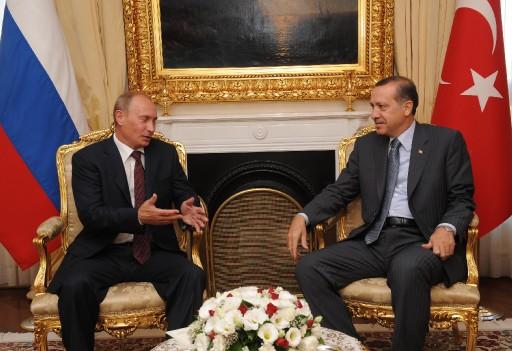 Rusya Başbakanı Vladimir Putin, günübirlik çalışma ziyareti için Ankara'ya geldi. Putin seri ziyaretler gerçekleştirdi ve önemli anlaşmalara imza attı