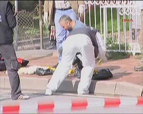 Kandil'de bomba eğitimi aldıktan sonra İstanbul'a gelen 35 yaşlarındaki kadın canlı bomba, Şişli'de yakalandı.