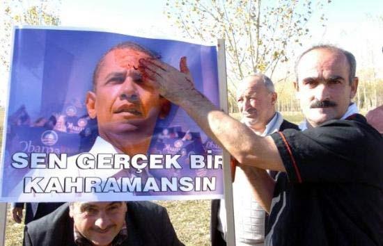 Vanın Gürpınar İlçesi Çavuştepe Köyü sakinleri ABD'nin 44'üncü Başkanı seçilen Barack Obama için 44 kurban kesip, davul zurna eşliğinde halaylar çekti.