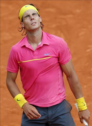 Pariste Roland Garros santrkortunu dolduran on binlerce seyirci, tarihi bir maça tanıklık ettiler ve Nadalın Fransa Açıka tarihi vedasını seyrettiler. 1 Numara Nadal sürpriz bir şekilde elendi