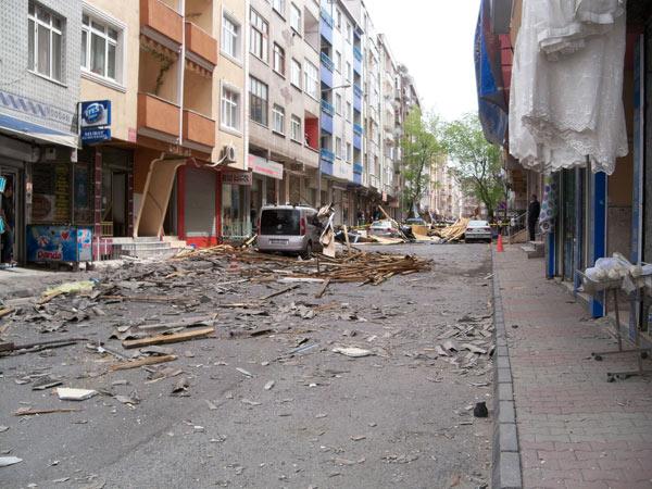 Fırtına sonrası Esenler'de vatandaşlar tarafından çekilen kareler...