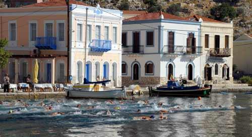 12. Uluslararası Likya-Kaş Kültür ve Sanat Festivali kapsamında Yunanistan'dan Türkiye'ye barış kulaçları atıldı. Yüzücüler ve kanoculardan oluşan sporcular, yarışma kapsamında 7 kilometre 100 metrelik Meis-Kaş etabını kat etti
