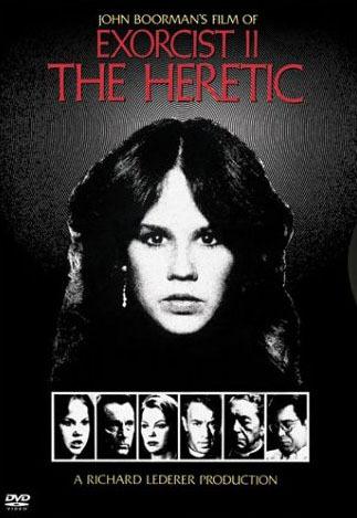 <strong>Exorcist II: The Heretic (1977)</strong><br><br> 

İlk filmin başarısından sonra paranın tadını alanlar, tabi ki durmadılar. Bu kez yönetmen koltuğuna John Boormanı oturtarak, castta ufak tefek değişiklikler yaparak Exorcist 2yi kotardılar. Linda Blair, Max von Sydow, Louise Fletcher ve Richard Burtonin oynadığı yapımın kısaca konusu şöyle: Tuhaf ve ürkütücü kabuslar, ele geçirilmesi ve içindeki şeytanın çıkartılmasından sonraki dört senede Regan McNeil'ın peşini bırakmamıştır. Acaba, havadaki kötü ruhlar'ın şeytanı Pazuzu, hala içinde midir? Ve eğer öyleyse, Vatikanlı bir araştırmacı ve hipnoz uzmanının birleşmiş dini ve psikiyatrik bilgileri onu bu şeytani etkiden kurtarabilir mi?