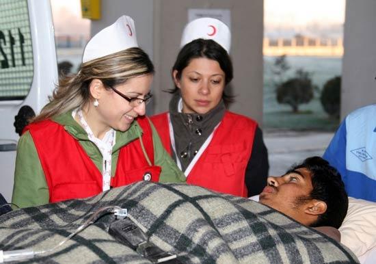 İsrail'in Filistin'e yönelik saldırılarında Gazze'de yaralanan biri kadın 10 kişi, refakatçileri ile birlikte sabah saatlerinde havayolu ile Ankara'ya getirildi.
