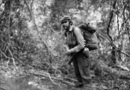 Kongoda olduğu gibi Bolivyada da yerel liderlerle uzlaşamayan ve Sierra Maestra Dağlarında başardığı gibi yerel halktan yeterince destek bulamayan Che ve arkadaşları bir süre Bolivya Dağlarında hükümet kuvvetleriyle çatıştılar.