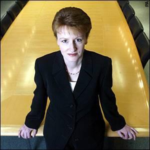 35. Kate Swann- W.H Smith, İngiltere