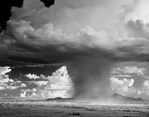 Sony Dünya Fotoğraf Ödülleri sahiplerini buldu. Bu yıl ABD'li fotoğrafçı Mitch Dobrowner'ın siyah beyaz çektiği kasırga fotoğrafı ilk sırada yer aldı.