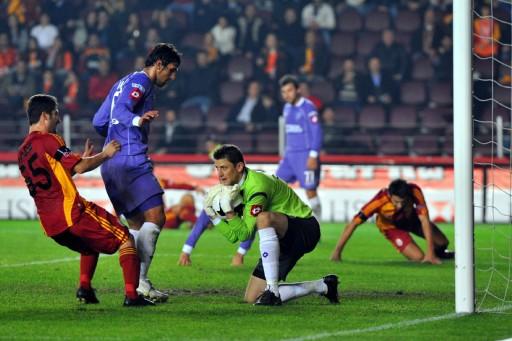 Bitiş düdüğüyle birlikte Lincoln'ün üzerine yürümek isteyen Arıca'yı, Arda ile çevresindekiler sakinleştirmeye çalıştı.