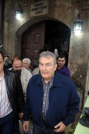 Baykal bayram namazını torunları ile dedesinin imam olduğu camide kıldı