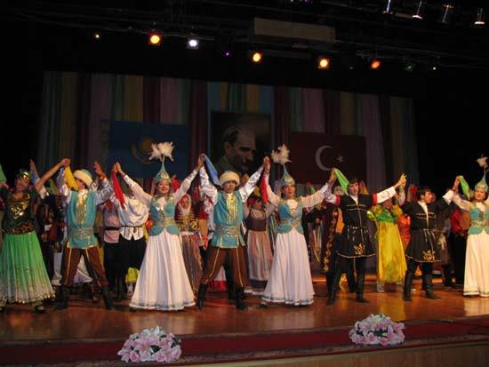 29 Ekim Cumhuriyet Bayramı, Türkiye'de olduğu gibi, 'Ata yurt' Kazakistanın Türkistan şehrindeki Ahmet Yesevi Türk-Kazak Üniversitesinde de coşkuyla kutlandı.
